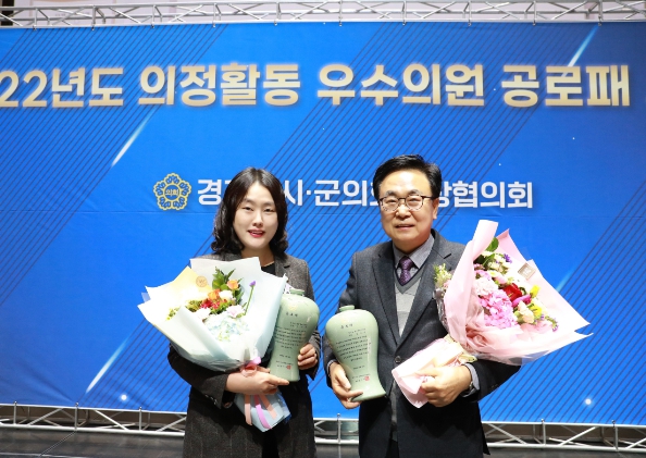 왼쪽부터 신나연, 김영식 의원