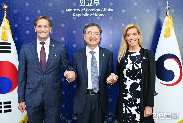 조현 장관, 미국 하원의원단 면담