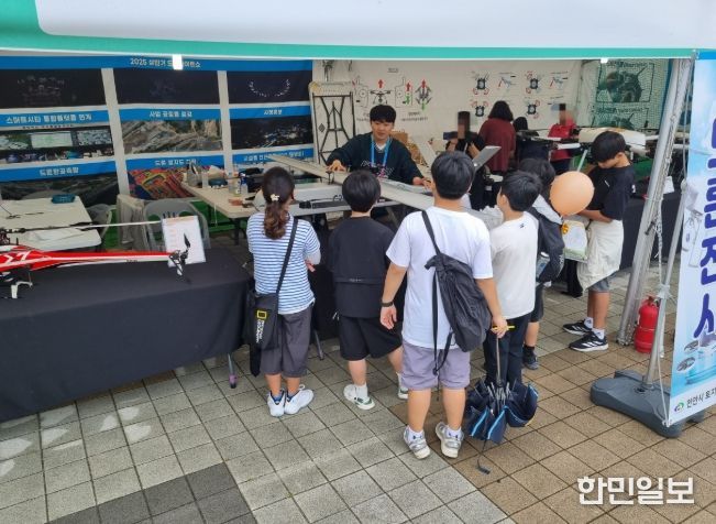 천안시 드론홍보관 부스 운영 모습.