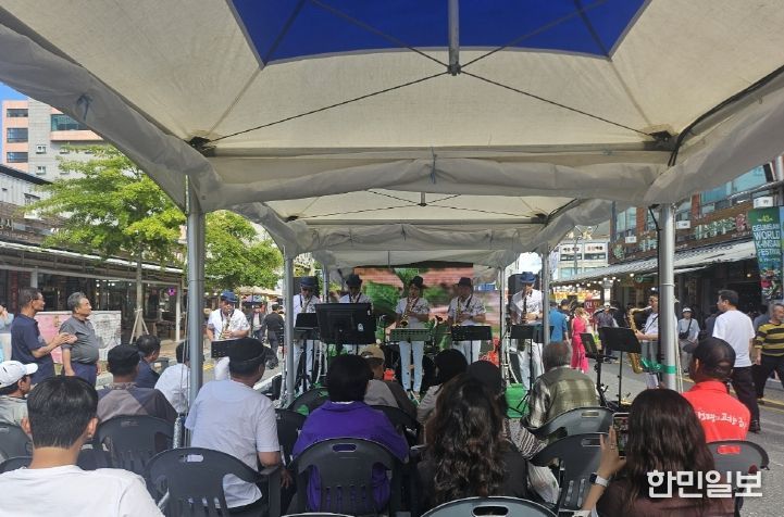금산세계인삼축제 ‘거리의 라디오쇼’ 진행 모습