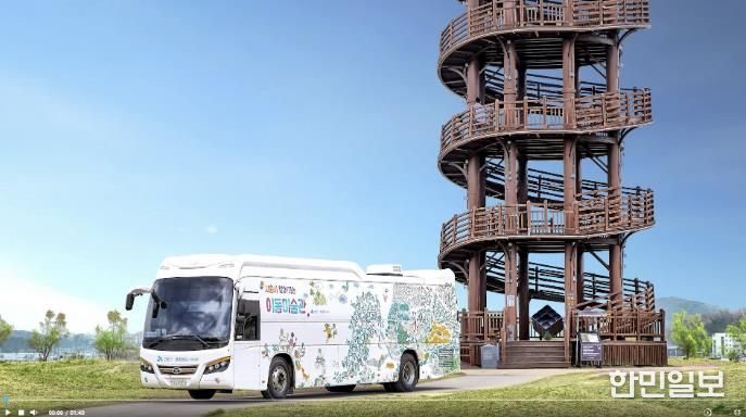 교과서에 수록된 정보무늬(큐알코드)를 통해 관련 홍보 영상을 확인할 수 있다