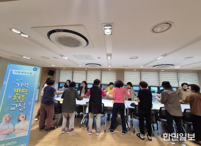 거제시치매안심센터, 하반기 치매예방교실‘기억반짝 청춘교실’어르신들과 함께 문을 열다!
