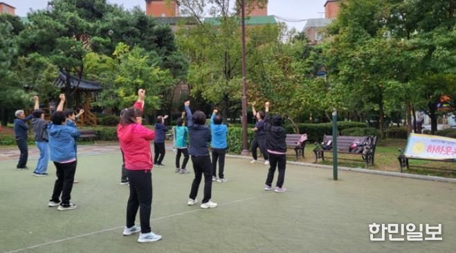 인천 서구 가좌건강생활지원센터, 감중공원에서 ‘하하웃음 건강운동’ 시작