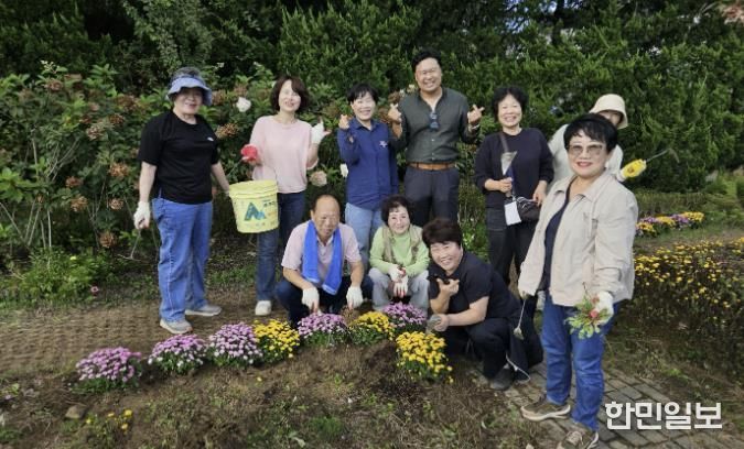 과천시 과천동 주민자치위원회, 화초류 식재로 아름다운 마을 가꾸기 앞장