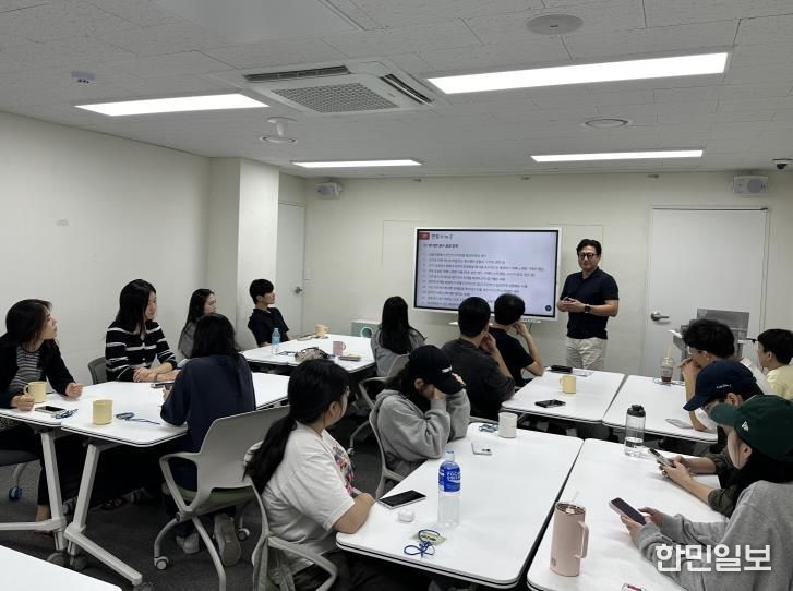 강북청년창업마루에서 모의면접 수업이 진행중인 모습