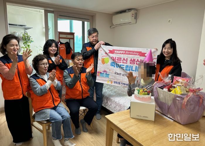 수원시 영통구 망포2동 지역사회보장협의체, 온정을 나누는 홀몸 어르신 생신 축하
