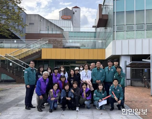 구리시는 지난 20일 토평도서관에서 김천복 안전 도시국장 주재 ‘2025년 구리시 주민 참여형 지진대피 훈련’을 실시했다.