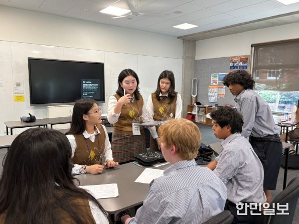세종국제고 1학년 학생들이 호주 캔버라 그래머 스쿨을 방문하여 교류 활동 모습