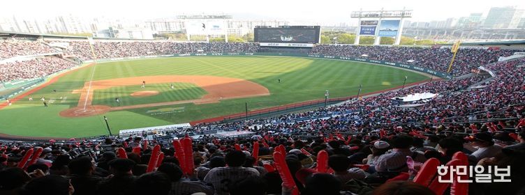 잠실야구장 홈경기 장면