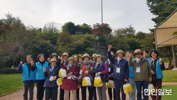 의정부시 신곡2동 지사협, 독거노인 위한 '가을맞이 힐링 나들이'