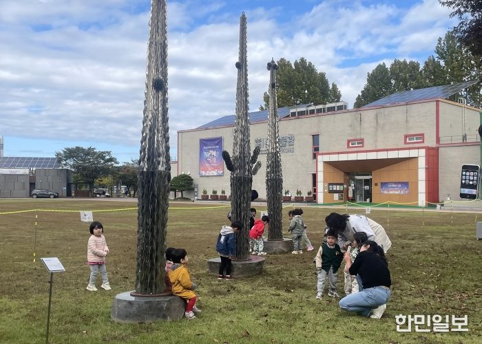 여주세종문화관광재단 기획 전시 '여주, 조각을 입히다' 성료