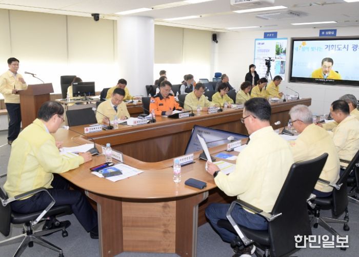 김영문 광주광역시 문화경제부시장이 27일 오후 재난상황실에서 열린 2025 재난대응 안전한국훈련 실행계획 보고 회의를 주재하고 있다. /광주광역시 제공