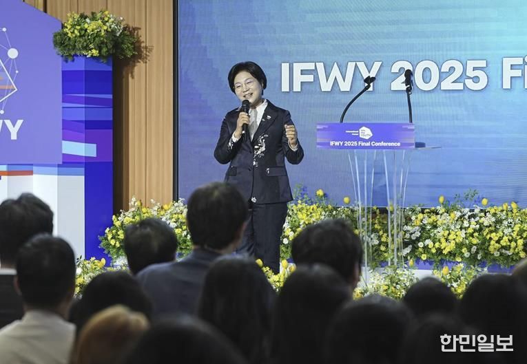 개막식에서 소감을 발표하는 김미경 은평구청장 모습