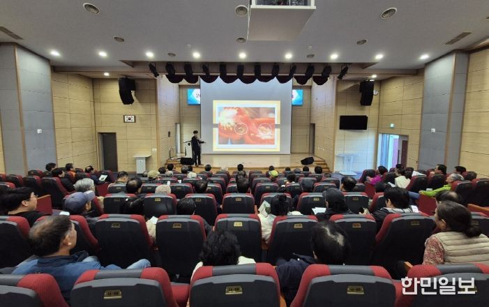 익산시, 토마토뿔나방 선재 대응…교육·자재 지원