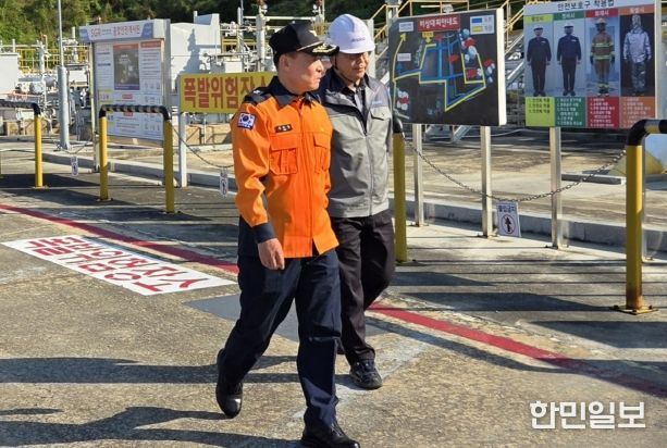 김문용 대전소방본부장이 29일 오후 유성구 금고동 대한송유관공사 대전지사를 방문해 위험물 저장시설 안전관리 실태 점검 중
