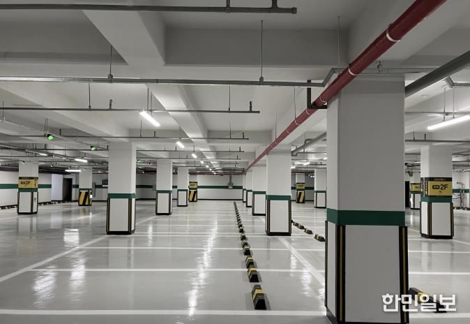 한층 밝고 쾌적해진 청파동1마을공원 공영주차장