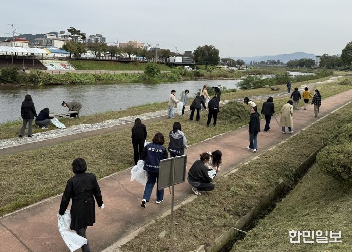 안성시보건소 건강증진과, 안성천변 환경정화로 깨끗한 건강도시 만들기 앞장
