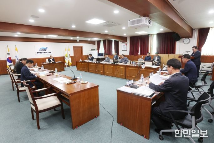 광양만권경제자유구역 조합회의(의장 강정일)는 10월 28일부터 30일까지 3일간 광양경자청 사무 전반에 대한 행정사무감사를 펼쳤다.