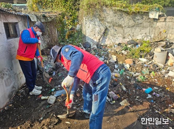 동해시 발한동지역사회보장협의체, 저장강박 가구 주거환경 개선 ‘바란다365’추진
