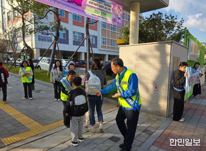 등굣길 교통안전 캠페인