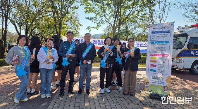 곡성군 심청어린이대축제에 방문하여 드림스타트 사업을 홍보하고 있는 곡성군 및 유관기관 관계자들