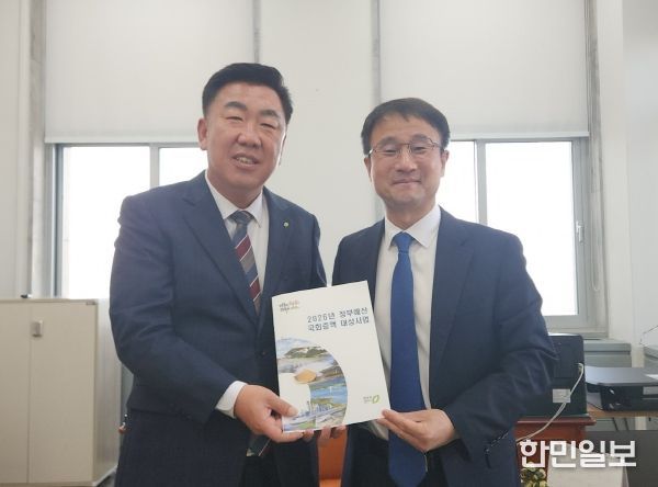 이범석 청주시장, 국비 확보 위해 국회서 막바지 총력. 사진(왼쪽부터 이범석 시장, 한병도 예산결산특별위원회 위원장)