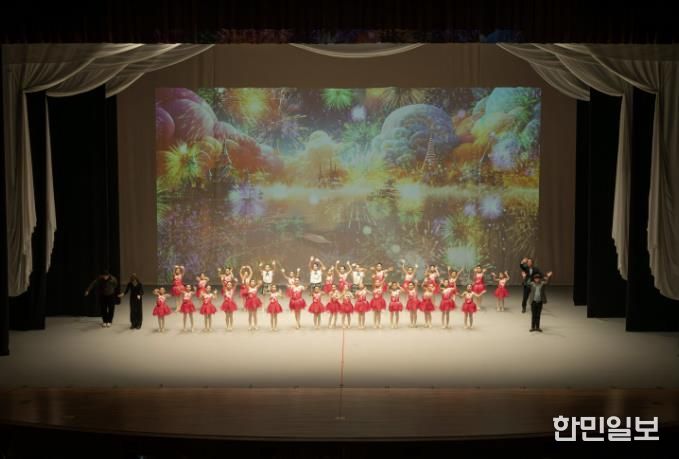 무용단 공연 사진