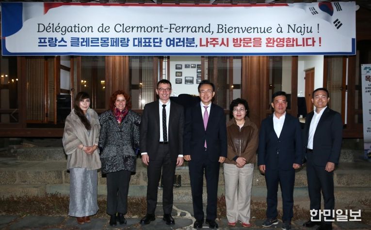 프랑스 클레르몽페랑의 제롬 오슬랑데르 부시장(왼쪽 세 번째)을 비롯한 3명으로 구성된 행정대표단이 3일간 나주를 공식 방문했다.
