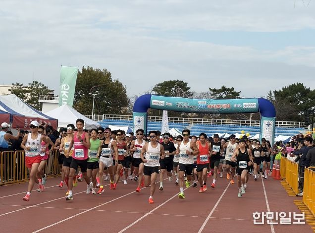 제18회 진해마라톤대회, 해군창설 80주년 기념 특별코스로 성황리 개최