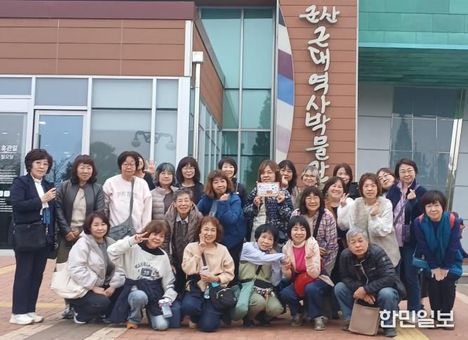 군산에일본인여행작가와먹방유튜버잇따라방문(안소라작가와팬들).