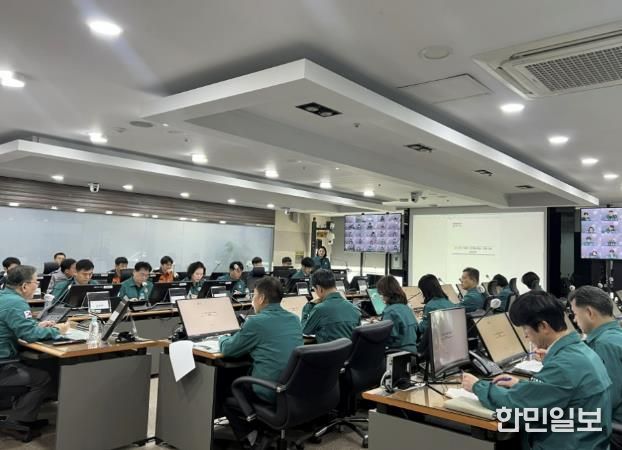 용인특례시는 11일 시청 재난상황실에서 겨울철 재해에 대비한 종합대책 회의를 개최했다