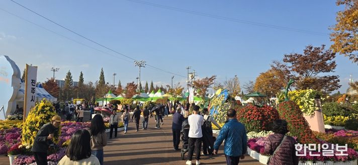 ‘2025 진주국화작품전시회’성황리 폐막