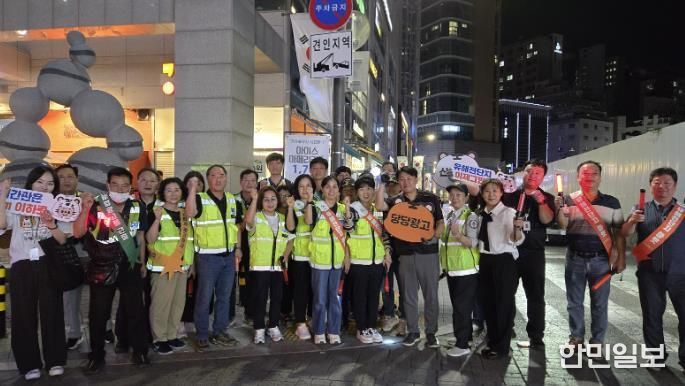 방이맛골에서 진행된 불법광고물 합동단속 캠페인 모습