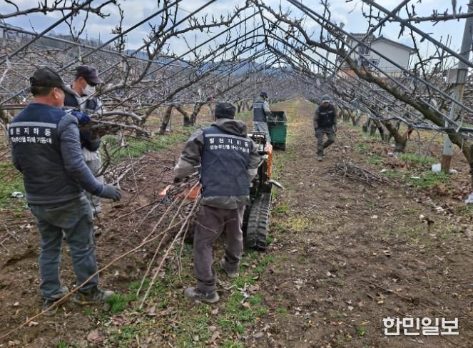 하동군, 수확기 맞아 영농부산물 파쇄팀 본격 가동