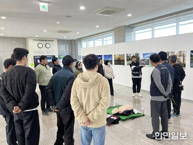 도라전망대 로비에서 직원들을 대상으로 심폐소생술 및 응급처치 교육진행