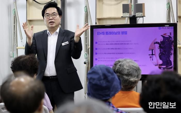 지난 9월 박일하 동작구청장이 ‘EMS 트레이닝’ 오리엔테이션에 참석해 인사말을 하고 있다.