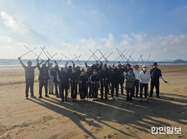 충청남도태안교육지원청태안도서관, 지역 생태와 함께하는 ‘노르딕 워킹 체험’ 성료