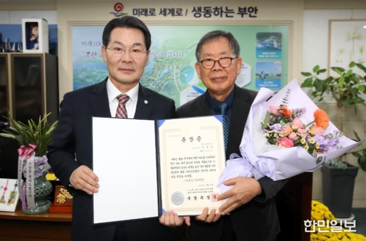 부안군, 74년만에 故 이만석 대위 유족에게 무공훈장 전수