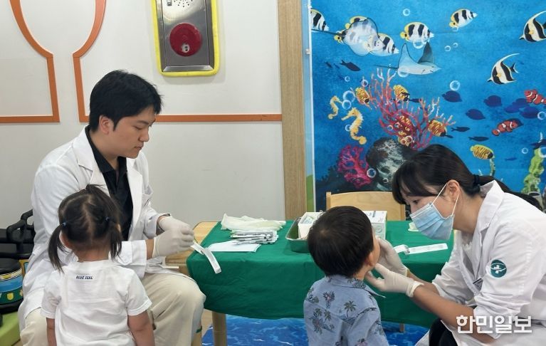 울진군은 지난 8월부터 11월까지 관내 어린이집 및 유치원 21개소 원아 840여 명을 대상으로‘찾아가는 어린이 구강보건교실’을 운영했다