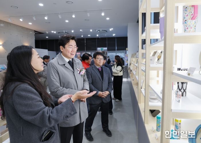 원주시, 중소기업 제품 전시판매장 개장...지역 기업 판로 확대 지원