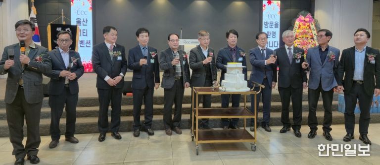 재울현대자동차영천향우회는 지난 23일 울산시티컨벤션에서 ‘제28차 정기총회 및 정년퇴임식’을 개최하고, 장학금 200만원을 영천시장학회에 기탁했다.