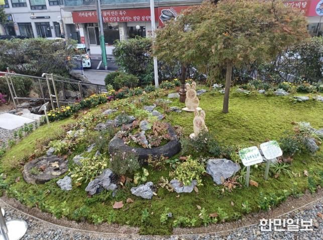 원미구청 일원에 조성된 이(끼)로운 탄소중립 마을 정원 모습