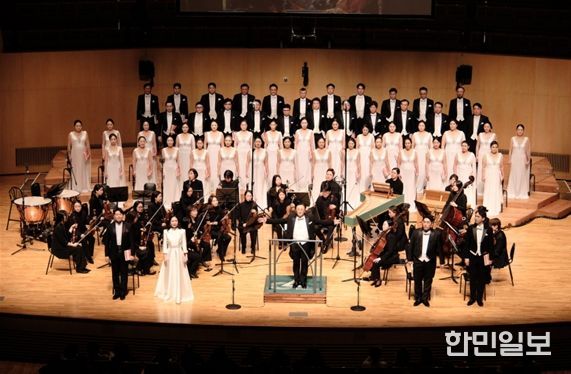 윤의중 예술감독과 인천시립합창단, <헨델 메시아> 공연