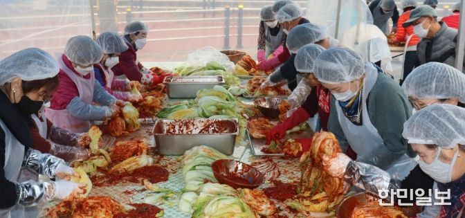 영동군장애인복지관, ‘사랑의 김장 나눔’