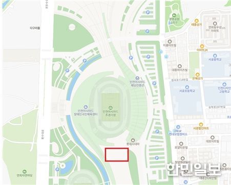 인천시설공단은 인천아시아드주경기장 남측광장(적색 상자)에서 야외 스케이트장을 이달 19일부터 내년 2월 18일까지 62일간 한시적으로 운영한다.