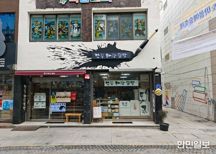 예술 간판 입은 광주 예술의 거리 눈길