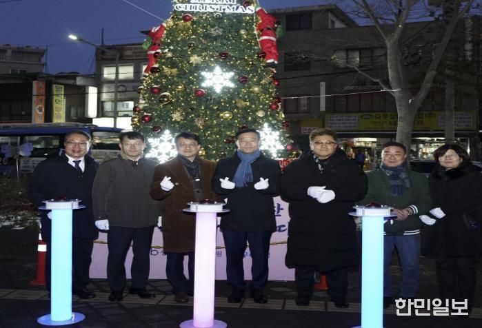 성북구는 5일 성탄트리 점등식을 개최했다
