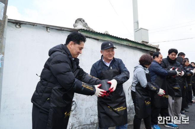 제주시,‘사랑의 연탄’나눔으로 취약계층 겨울나기 지원