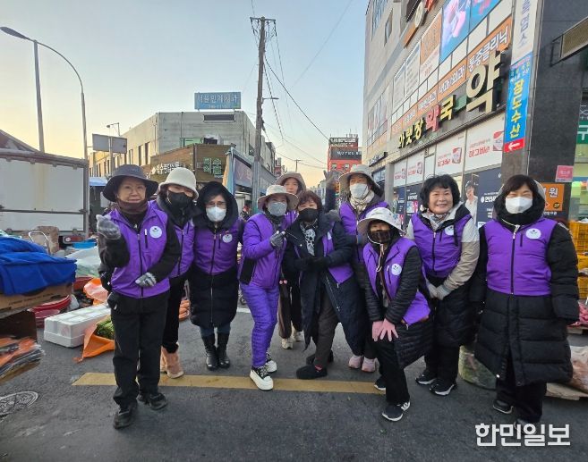 ‘아랫장 짐보따리 들어드리기’ 봉사