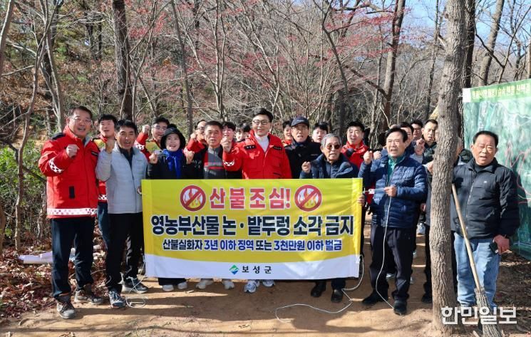 보성군, 주민생활권 망제산 숲속 산책길 국토대청결운동 추진_보성군은 망제산 숲속 산책길에서 국토대청결운동을 추진했다